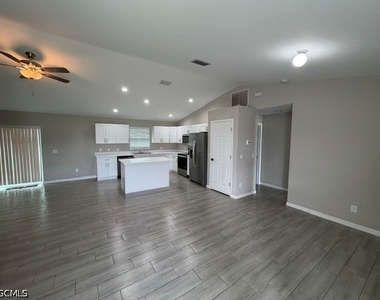 740 Foxtail Street E - Photo Thumbnail 2