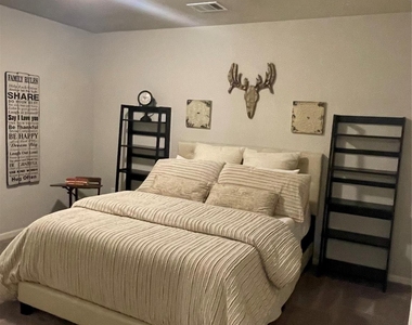 748 Wedgewood Park - Photo Thumbnail 19