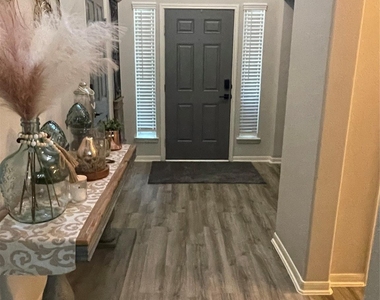 748 Wedgewood Park - Photo Thumbnail 23