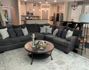 748 Wedgewood Park - Photo Thumbnail 11
