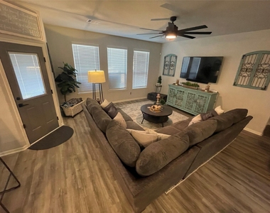 748 Wedgewood Park - Photo Thumbnail 10