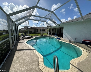 1201 Se 32nd Terrace - Photo Thumbnail 9