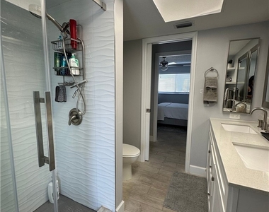 1201 Se 32nd Terrace - Photo Thumbnail 11