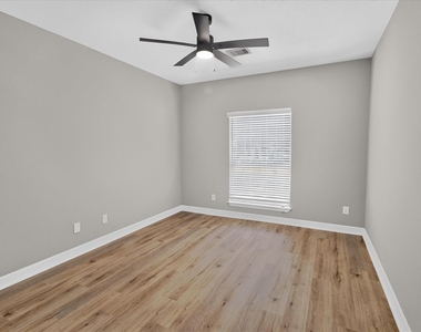3323 Dennis Street - Photo Thumbnail 6