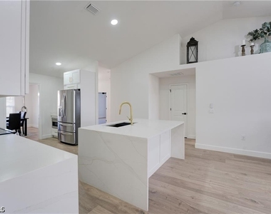 2822 Nw 7th Terrace - Photo Thumbnail 12