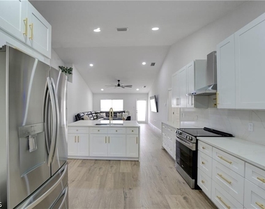2822 Nw 7th Terrace - Photo Thumbnail 9