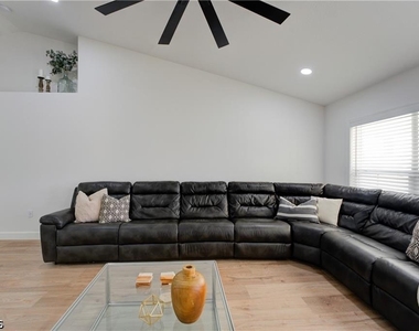 2822 Nw 7th Terrace - Photo Thumbnail 7