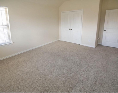 1327 Graham Trace Lane - Photo Thumbnail 14