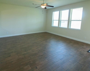 1327 Graham Trace Lane - Photo Thumbnail 12