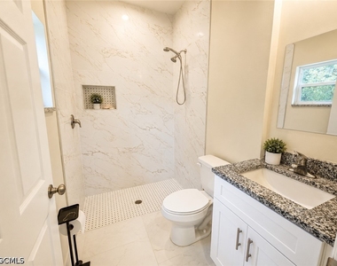 2617 Queen Drive - Photo Thumbnail 4