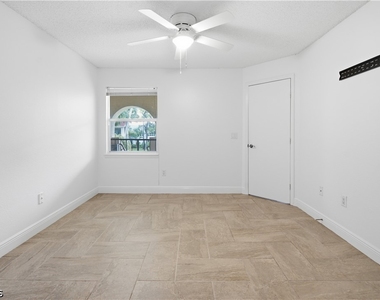 12730 Equestrian Circle - Photo Thumbnail 4