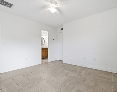 12730 Equestrian Circle - Photo Thumbnail 13