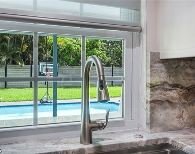 2212 Se 7th Street - Photo Thumbnail 13