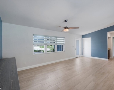 2212 Se 7th Street - Photo Thumbnail 4