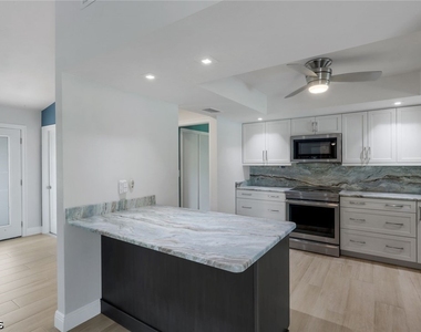 2212 Se 7th Street - Photo Thumbnail 9
