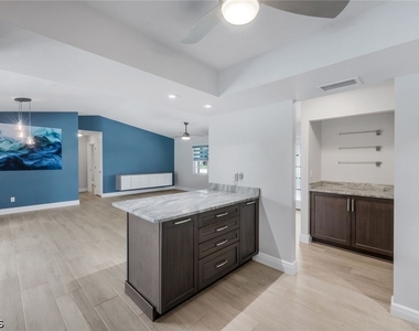 2212 Se 7th Street - Photo Thumbnail 11