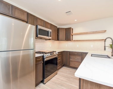2509 Terry Street - Photo Thumbnail 2