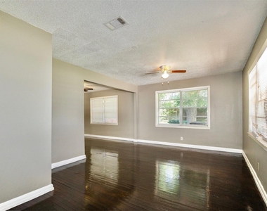 2109 Jeridona Street - Photo Thumbnail 2