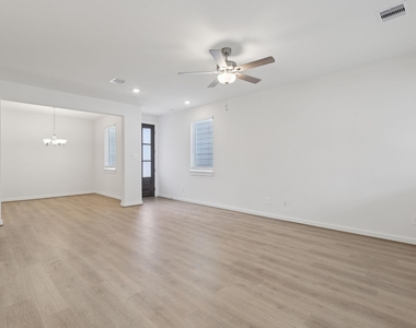 404 Sunrise Ranch Drive - Photo Thumbnail 2