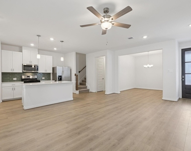 404 Sunrise Ranch Drive - Photo Thumbnail 4