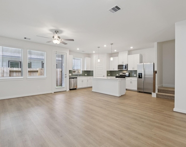 404 Sunrise Ranch Drive - Photo Thumbnail 3