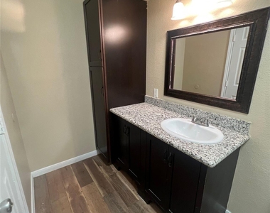 704 Ave B - Photo Thumbnail 8
