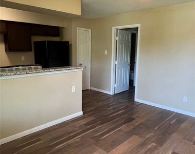 704 Ave B - Photo Thumbnail 6
