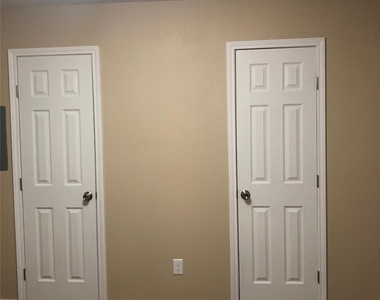 704 Ave B - Photo Thumbnail 5