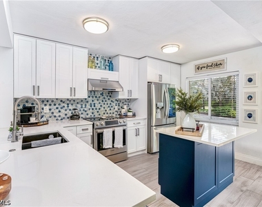 3001 Sandpiper Bay Circle - Photo Thumbnail 4
