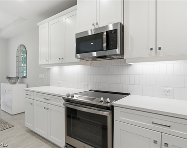 2560 Seychelles Drive - Photo Thumbnail 6