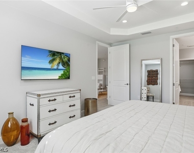 2560 Seychelles Drive - Photo Thumbnail 9