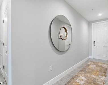 2560 Seychelles Drive - Photo Thumbnail 2