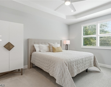 2560 Seychelles Drive - Photo Thumbnail 8