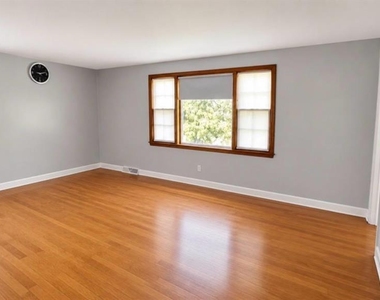212 E Clinton - Photo Thumbnail 1