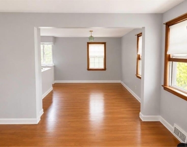 212 E Clinton - Photo Thumbnail 6