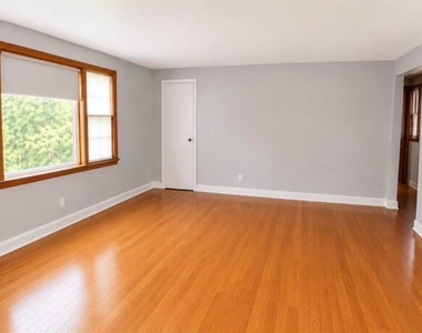 212 E Clinton - Photo Thumbnail 5