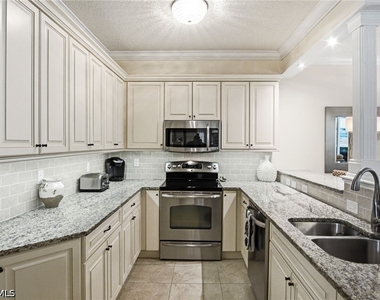 77 Silver Oaks Circle - Photo Thumbnail 12