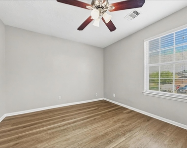 10719 Woodwind Shadows Drive - Photo Thumbnail 15