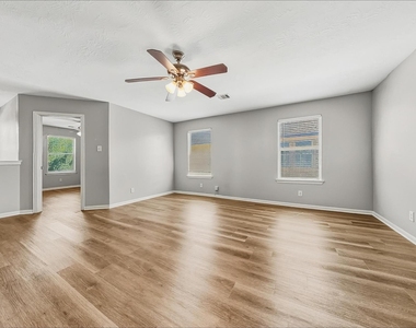 10719 Woodwind Shadows Drive - Photo Thumbnail 11