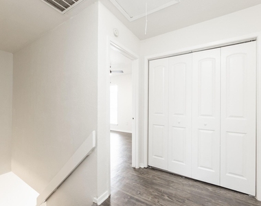1902 Avenue B - Photo Thumbnail 12