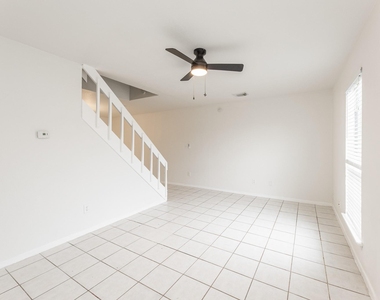 1902 Avenue B - Photo Thumbnail 11