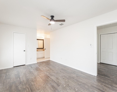 1902 Avenue B - Photo Thumbnail 16