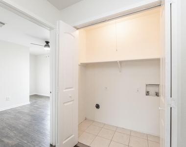 1902 Avenue B - Photo Thumbnail 14