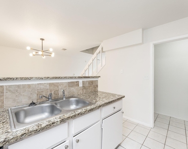 1902 Avenue B - Photo Thumbnail 7