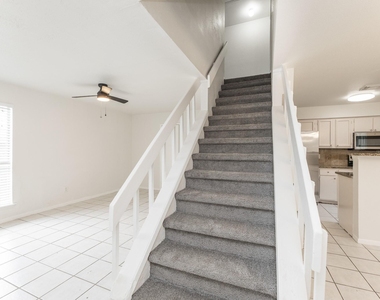 1902 Avenue B - Photo Thumbnail 9