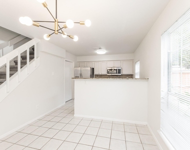 1902 Avenue B - Photo Thumbnail 3