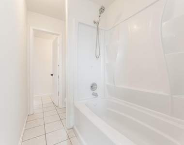 1902 Avenue B - Photo Thumbnail 20