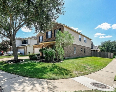 402 New Hope Lane - Photo Thumbnail 2