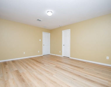 402 New Hope Lane - Photo Thumbnail 24