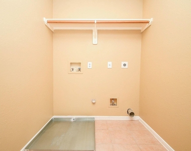 402 New Hope Lane - Photo Thumbnail 17